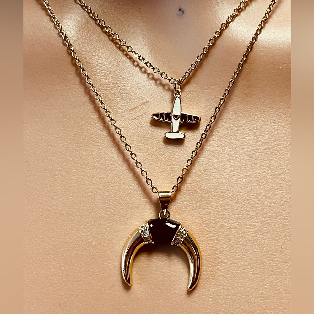 FASHION JEWELRY CHAIN STAINLESS STEEL DOUBLE LAYER HORN & AIRPLANE GOLD COLOR **